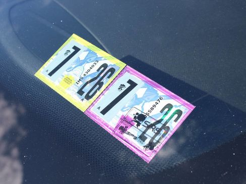 Used 2016 Volvo XC90 T6 Momentum w/ Momentum Plus Package image 29