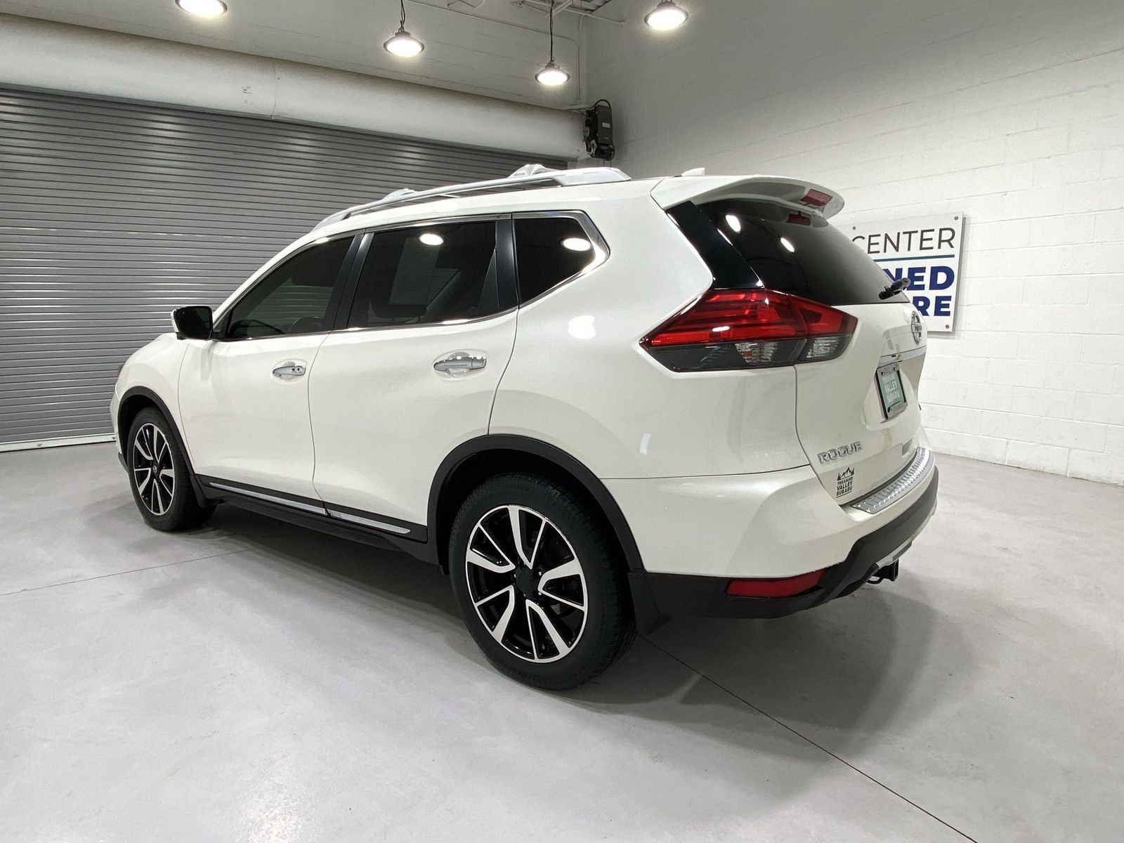 Used 2017 Nissan Rogue SL w/ SL Premium Package AWD/4WD image 6