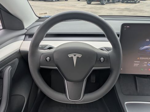 Used 2023 Tesla Model 3 Standard Range image 24
