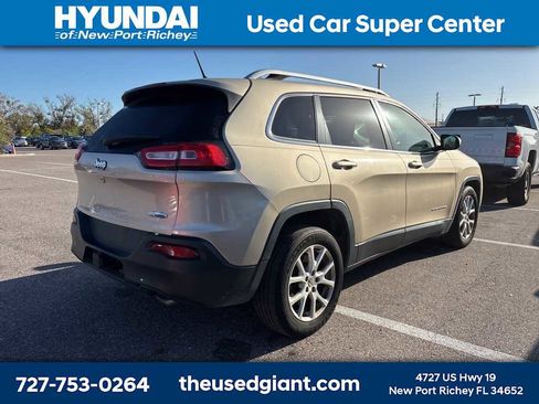 Used 2014 Jeep Cherokee Latitude w/ Comfort/Convenience Group image 3