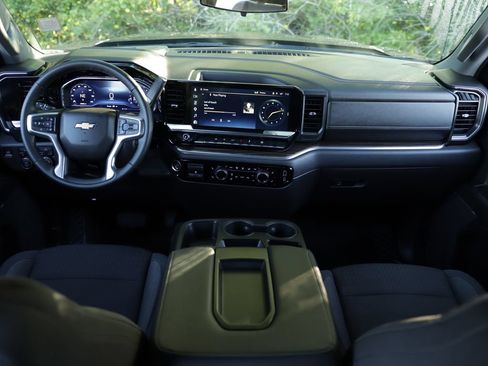 Used 2025 Chevrolet Silverado 1500 LT AWD/4WD image 21
