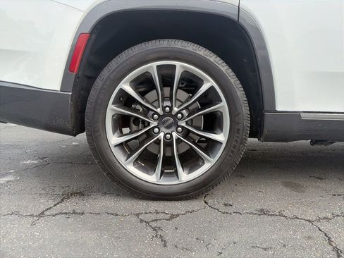 Used 2022 Jeep Wagoneer Series III w/ Premium Group I image 9