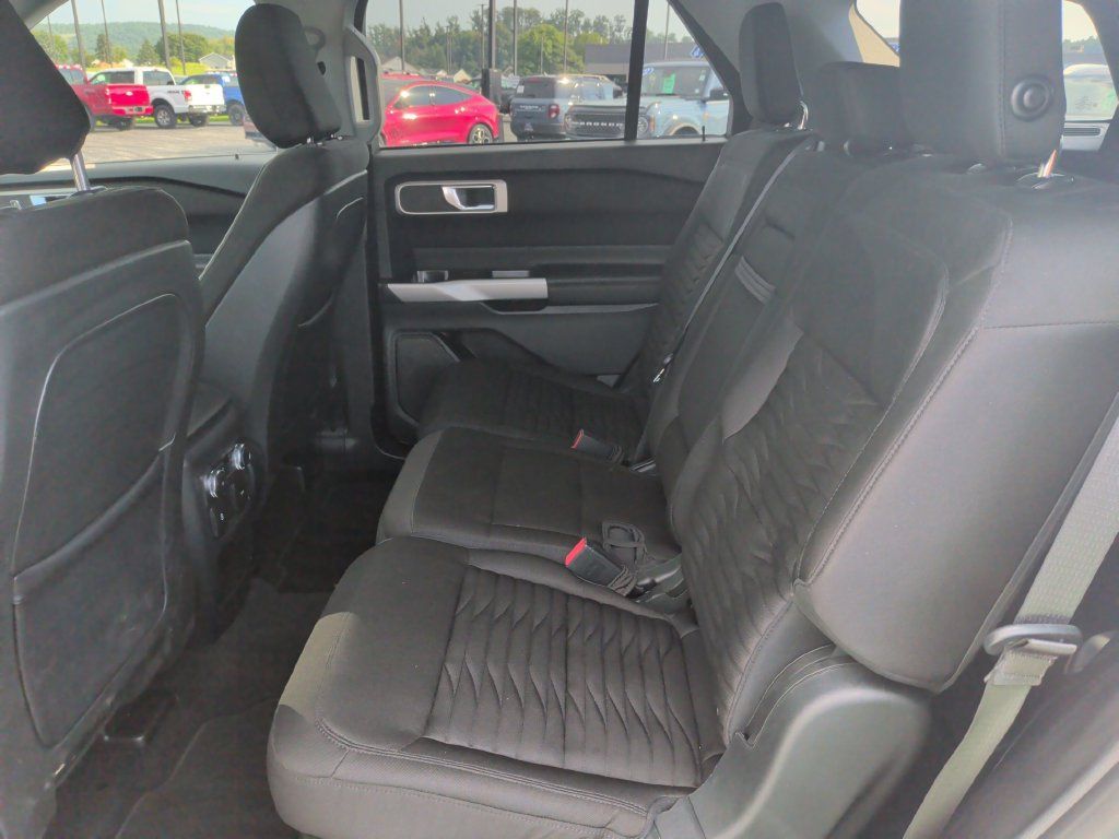 Certified 2020 Ford Explorer XLT w/ Comfort Package AWD/4WD image 6