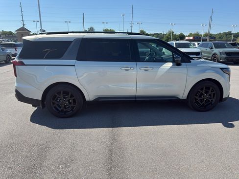Used 2025 Kia Carnival SX Prestige FWD image 13