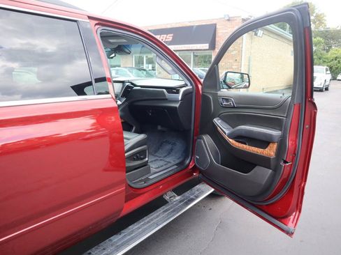 Used 2019 Chevrolet Suburban Premier AWD/4WD image 10