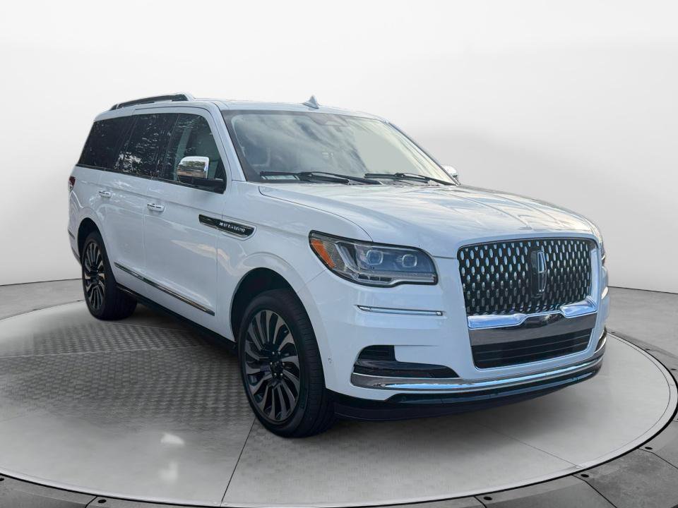 Used 2023 Lincoln Navigator Black Label AWD/4WD image 3