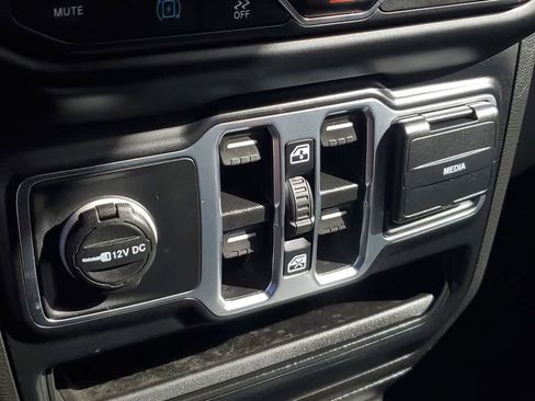 Used 2023 Jeep Wrangler Unlimited w/ Convenience Group image 28