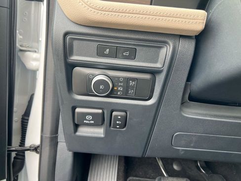 Used 2022 Ford Expedition Limited image 16