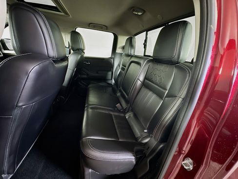 Used 2024 Nissan Frontier SL image 26