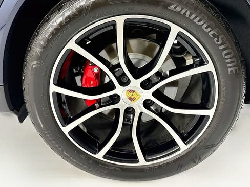 Used 2024 Porsche Cayenne S AWD/4WD image 31