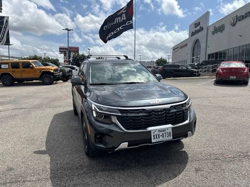 Used 2026 Kia Seltos EX FWD image 10