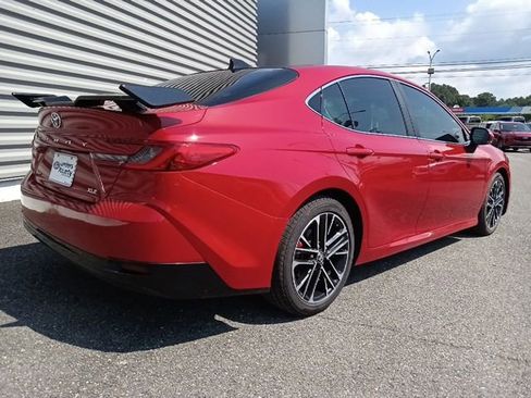 Used 2025 Toyota Camry XLE FWD image 3