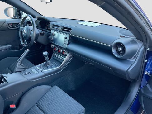 Used 2025 Toyota GR86 w/ ALL Weather Mat Package (TMS) RWD image 27