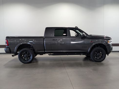 Used 2022 RAM 2500 Laramie w/ Night Edition AWD/4WD image 2