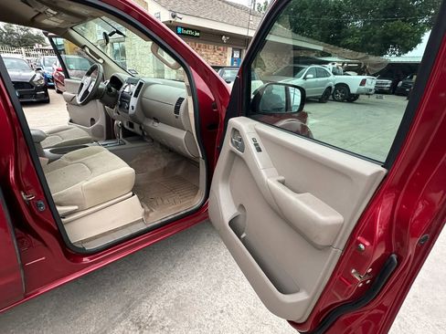 Used 2014 Nissan Frontier SV RWD image 8