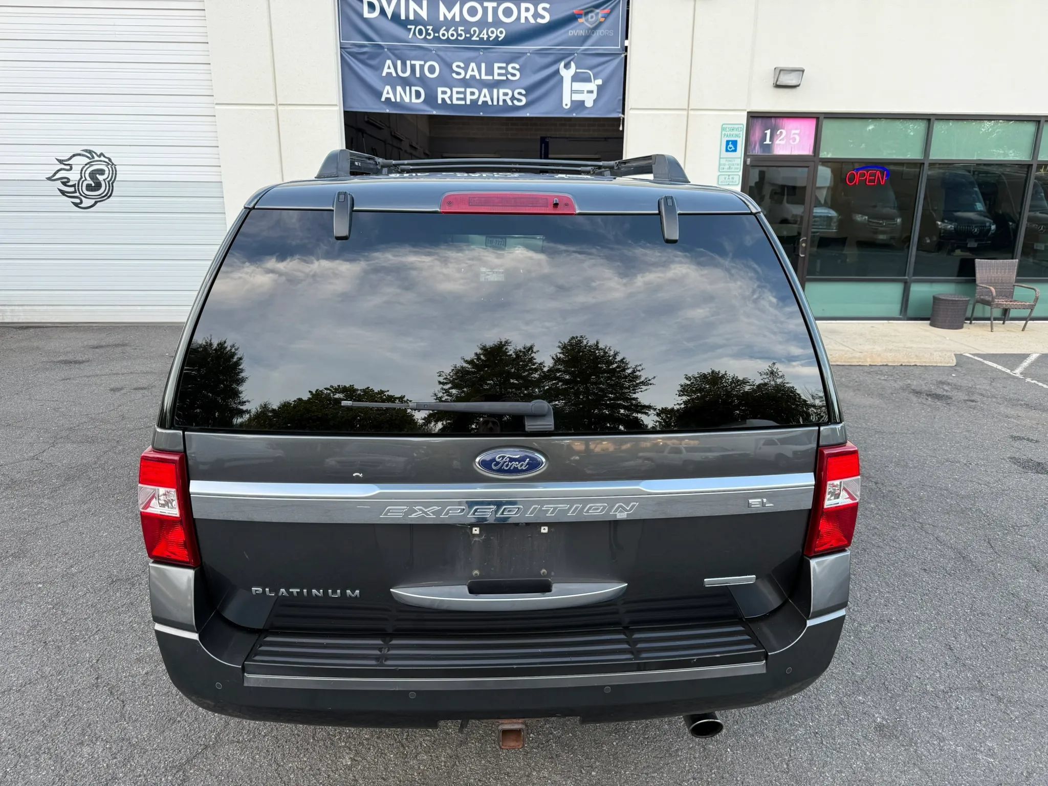 Used 2017 Ford Expedition EL Platinum AWD/4WD image 14