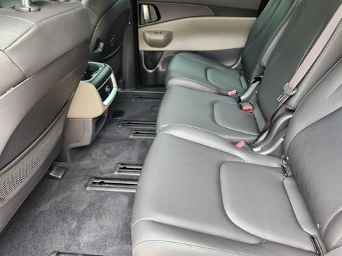 New 2026 Kia Carnival EX FWD image 22