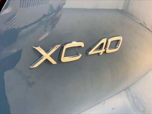 Used 2023 Volvo XC40 B5 Ultimate w/ Protection Package Premier image 10