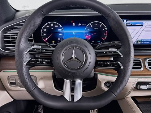 New 2026 Mercedes-Benz GLS 580 4MATIC image 18