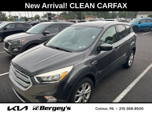 Used 2017 Ford Escape SE FWD image 1