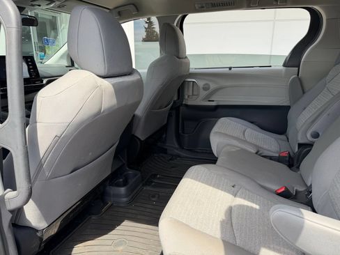 Used 2023 Toyota Sienna LE FWD image 14