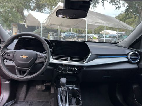 Used 2025 Chevrolet Trax LT image 27