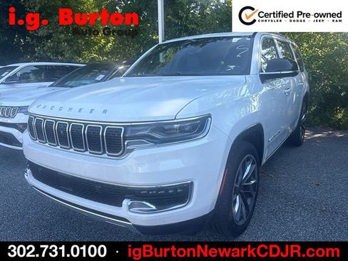 Used 2024 Jeep Wagoneer Series III w/ Premium Group I AWD/4WD image 2