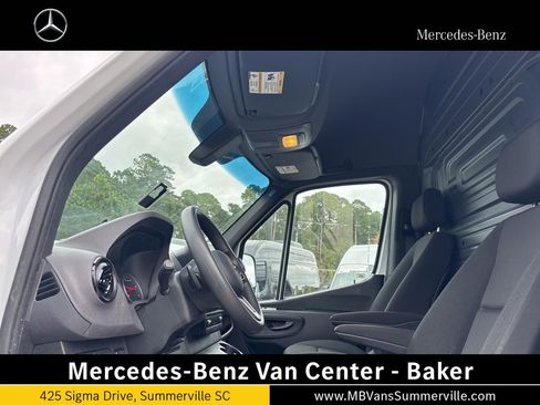 Used 2024 Mercedes-Benz Sprinter 2500 image 42
