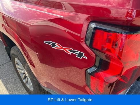 Used 2024 Chevrolet Colorado LT w/ LT Convenience Package AWD/4WD image 12