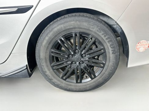 Used 2017 Toyota Prius Prime Plus w/ Carpet Mat Package FWD image 11