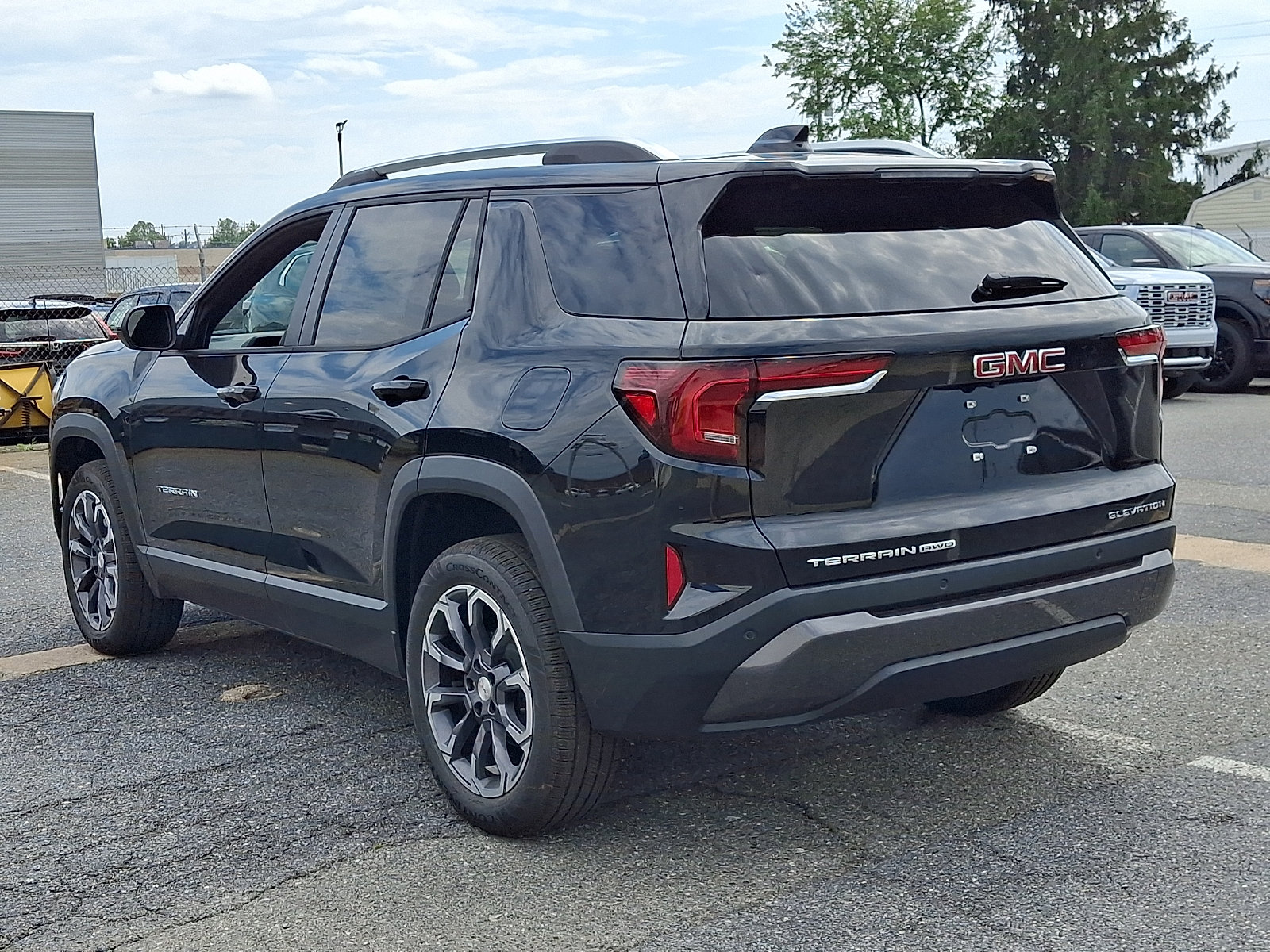 New 2027 GMC Terrain Elevation w/ Elevation Premium Package AWD/4WD image 3