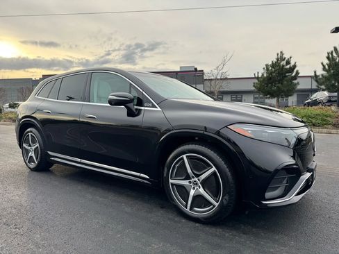 Used 2023 Mercedes-Benz EQS 580 4MATIC SUV image 1