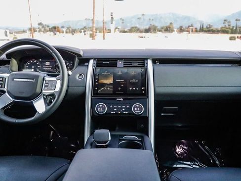 Used 2024 Land Rover Discovery S image 13