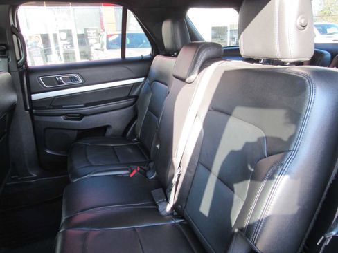 Used 2016 Ford Explorer XLT w/ Equipment Group 202A image 20