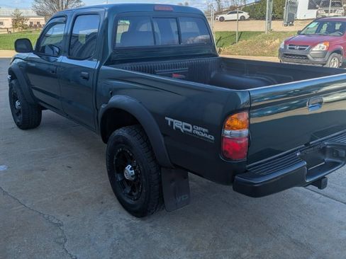 Used 2002 Toyota Tacoma w/ SR5 Package image 6