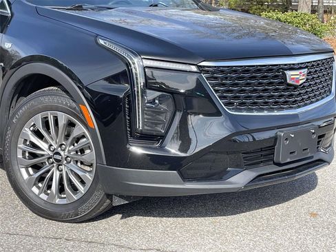 Used 2024 Cadillac XT4 Premium Luxury image 9