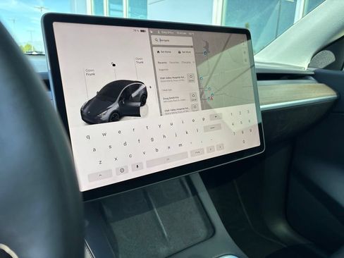 Used 2022 Tesla Model Y Performance AWD/4WD image 9