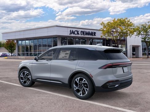 Used 2026 Lincoln Nautilus Premier AWD/4WD image 4