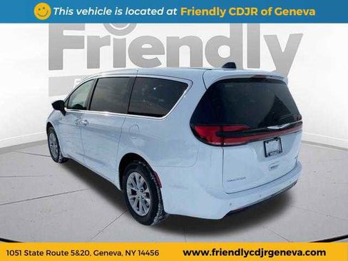 New 2026 Chrysler Pacifica Select image 7