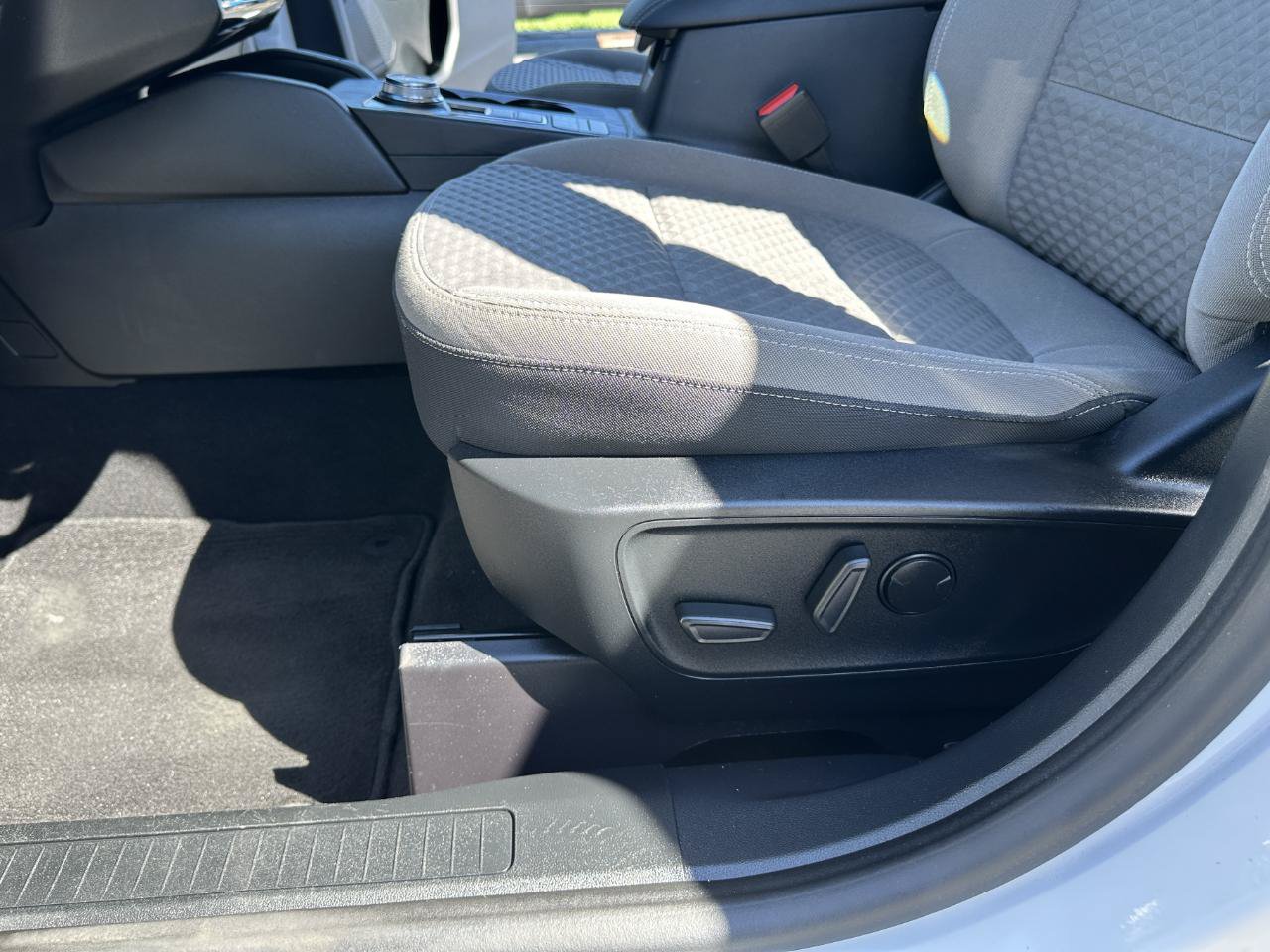 Used 2021 Ford Escape SE w/ Convenience Package AWD/4WD image 25