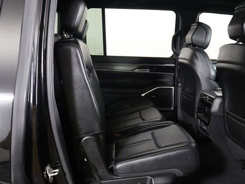 Used 2024 Jeep Wagoneer Series II AWD/4WD image 36