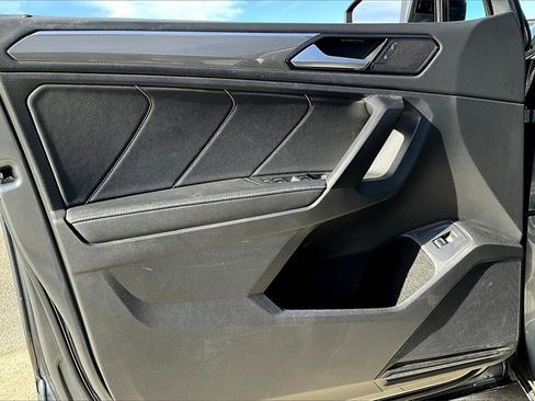 Used 2022 Volkswagen Tiguan SE R-Line image 14