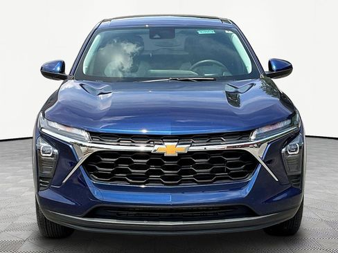 Used 2024 Chevrolet Trax LS w/ LS Convenience Package FWD image 2