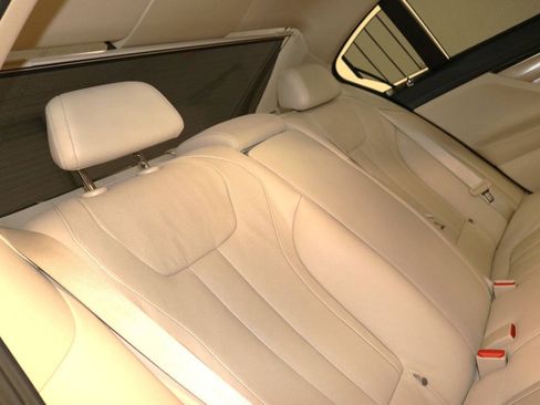 Used 2016 BMW 740i RWD image 93