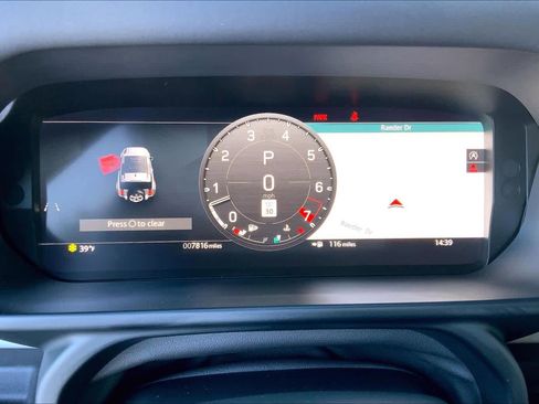 Used 2024 Land Rover Defender 90 X-Dynamic SE image 25