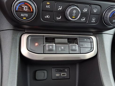 Used 2023 GMC Acadia Denali w/ Denali Ultimate Package image 17