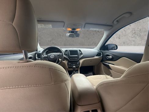 Used 2021 Jeep Cherokee Latitude FWD image 27