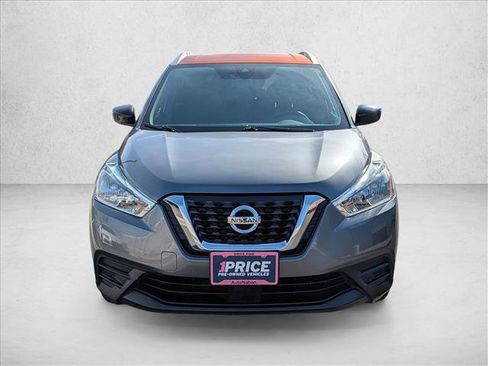 Used 2020 Nissan Kicks SV image 2