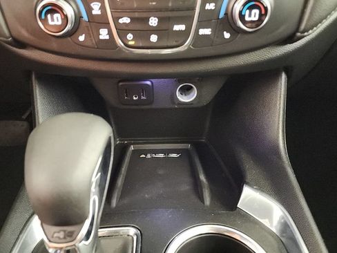 Used 2023 Chevrolet Traverse LT AWD/4WD image 18