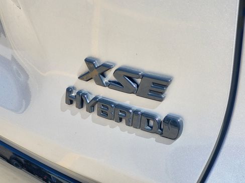 Used 2023 Toyota RAV4 XSE AWD/4WD image 9